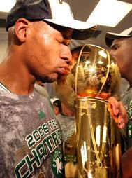 雷阿伦生活照,篮球场上的优雅舞者，镜头下的生活瞬间